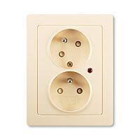 ABB SWING Dvojzásuvka 5593J-C02357 C1 s natočenou dutinou, s ochranou před přepětím a optickou signalizací poruchy, krémová