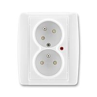 ABB ELEMENT Dvojzásuvka 5593E-C02357 03 s natočenou dutinou, s ochranou před přepětím a optickou signalizací poruchy, bílá/bílá