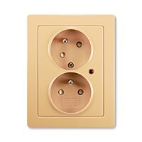 ABB SWING Dvojzásuvka 5593J-C02357 D1 s natočenou dutinou, s ochranou před přepětím a optickou signalizací poruchy, béžová