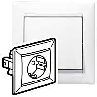 Zásuvka VALENA 774423 schuko bílá