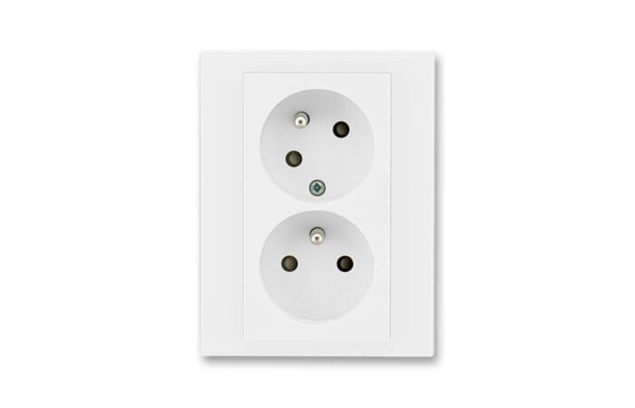 ABB LEVIT Dvojzásuvka 5513H-C02357 03 s clonkami, s natočenou dutinou, IP40, bílá/bílá