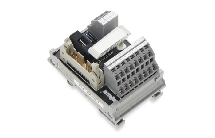 704-2004 16 channels with integrated sta