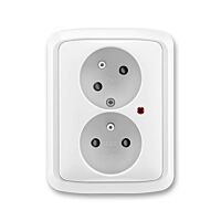 ABB TANGO Dvojzásuvka 5593A-C02357 B s natočenou dutinou, s ochranou před přepětím a optickou signalizací poruchy, bílá