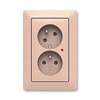 ABB Zoni 5593T-C02357 142 Zásuvka dvojnásobná, s clonkami, s natočenou dutinou, s ochranou před přepětím pudrová / bílá