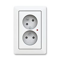 ABB ZONI Dvojzásuvka 5593T-C02357 240 s clonkami, s natočenou dutinou, s ochranou před přepětím, matná bílá