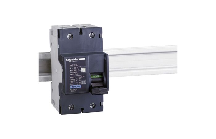 SCHNEIDER 18625 NG125N jistič 2P 32A  C