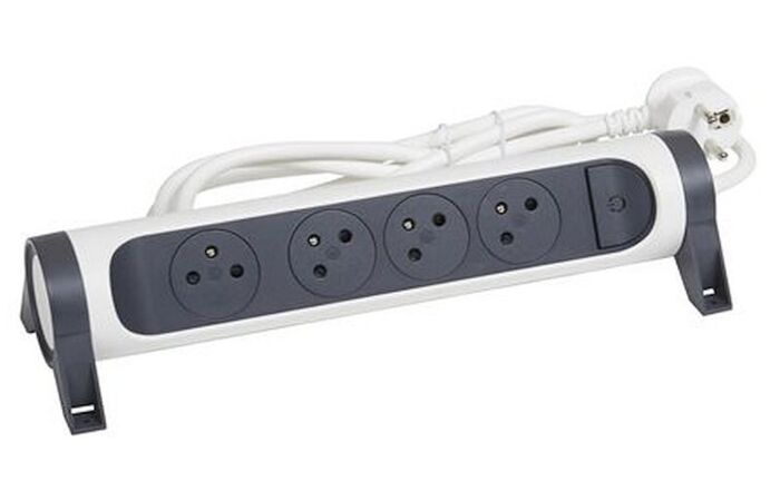 LEGRAND Přívod prodlužovací 1,5m 4zásuvka 230V/16A 4X2P+T otočný IP20 bílá