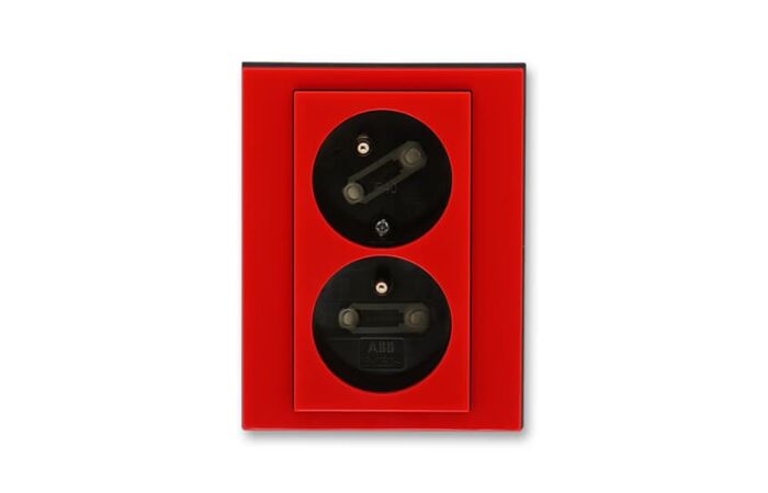 ABB LEVIT Dvojzásuvka 5513H-C02357 65 s clonkami, s natočenou dutinou, IP40, červená/kouřová černá