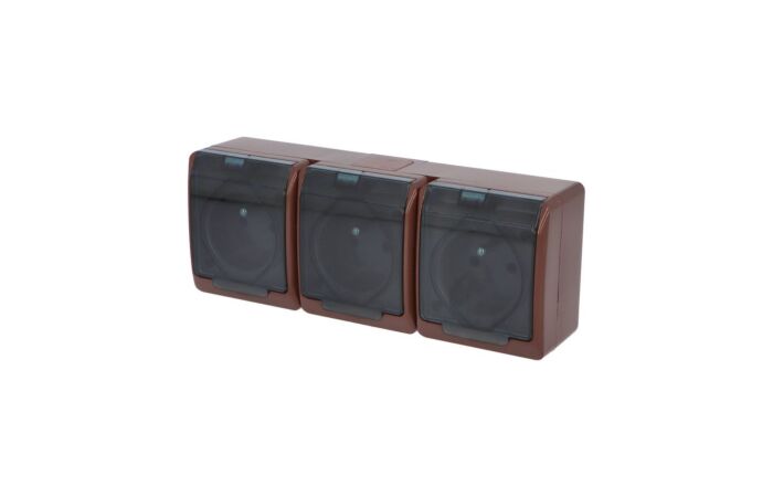 FAMATEL GALATEA Zásuvka 2P+PE 3-násobná vodorovná IP44 hnědá/průhledné víčko