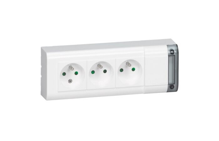 LEGRAND Blok 50609 3x2P+T zásuvka